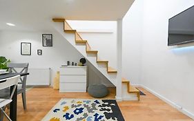 2 Bedroom Flat In Damjanich Str., Hirsch